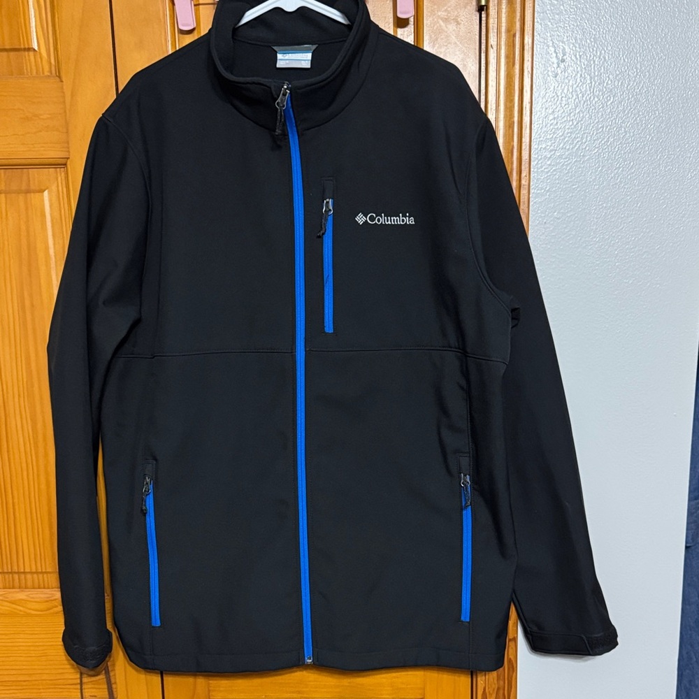 Columbia Men's Black Performance Jacket with Blue Trim. XLT